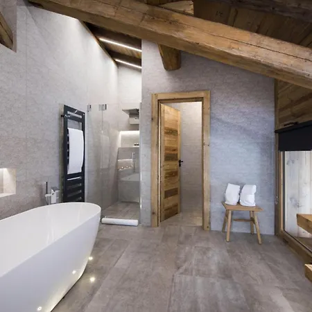 Apartment Heights: Experience Chalet Grandeur *