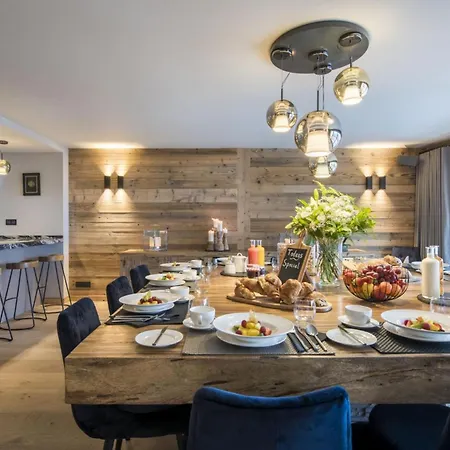 Heights: Experience Chalet Grandeur Apartment